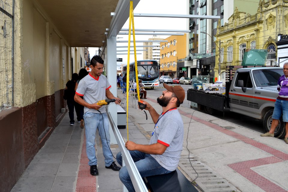 04.04.2018- SEPLAG - Colocação de vidros parada de onibus Osorio -Foto Janine Tomberg (14)