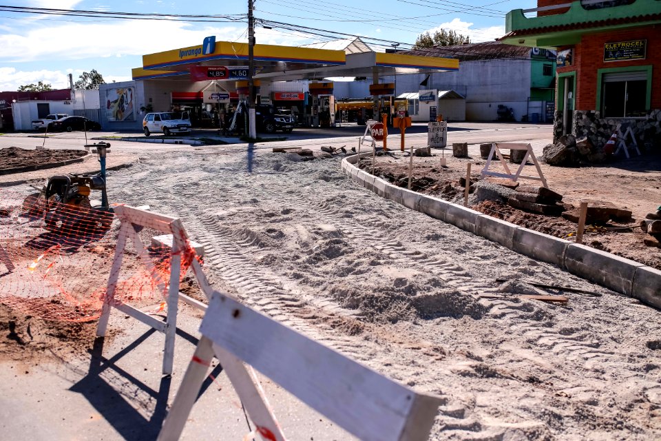 17.04.2018 Obra rotatória Av Brasil com Saturino de Brito - Fotos Gustavo Mansur