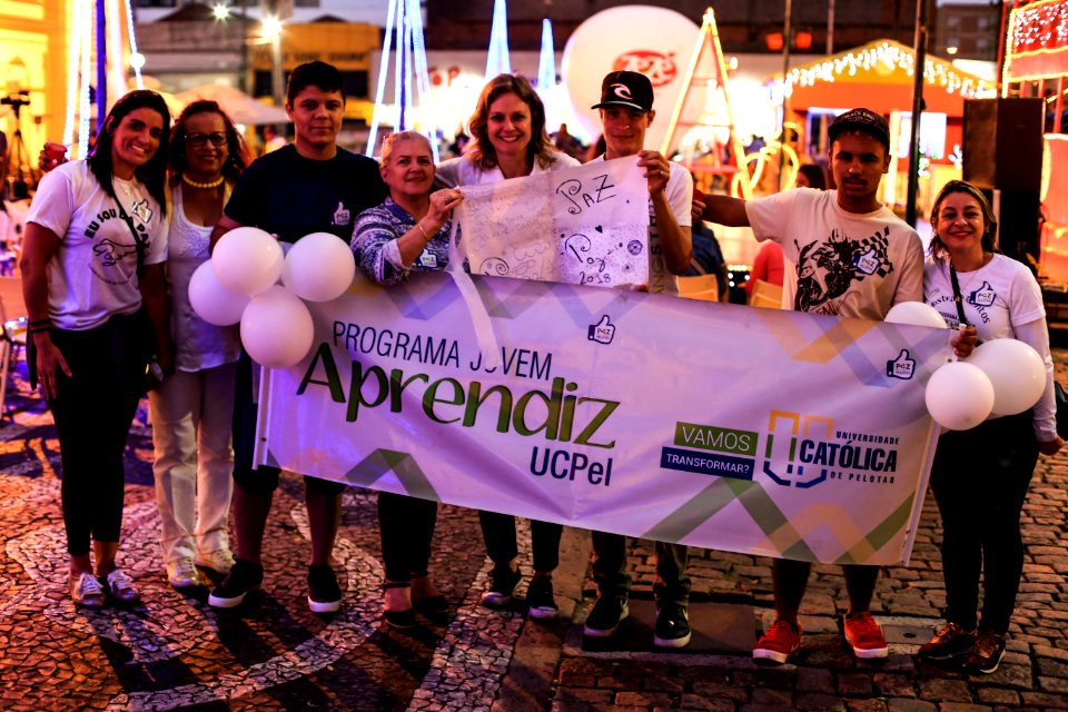 20.12.2017 - Prefeita Paula Mascarenhas e vice Idemar Barz na Noite da Paz - Caminhada Aliança Pelotas