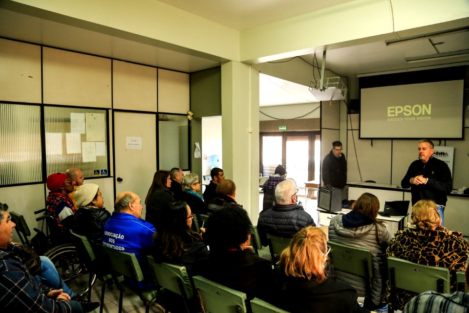10.07.2018 - Consulta sobre o Plano de Mobilidade Urbana de Pelotas com idosos e cadeirantes - Foto: Gustavo Vara