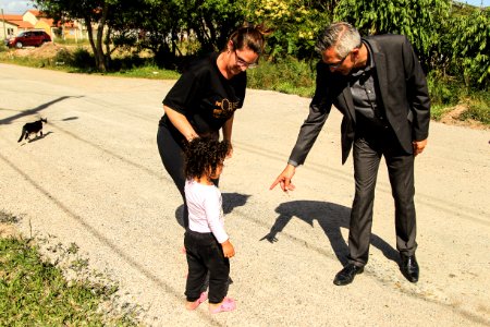05.12.2017 - Prefeito em exercício Luiz Henrique Viana durante visita na rua Cidinei Alves Dias no Jardim Europa
