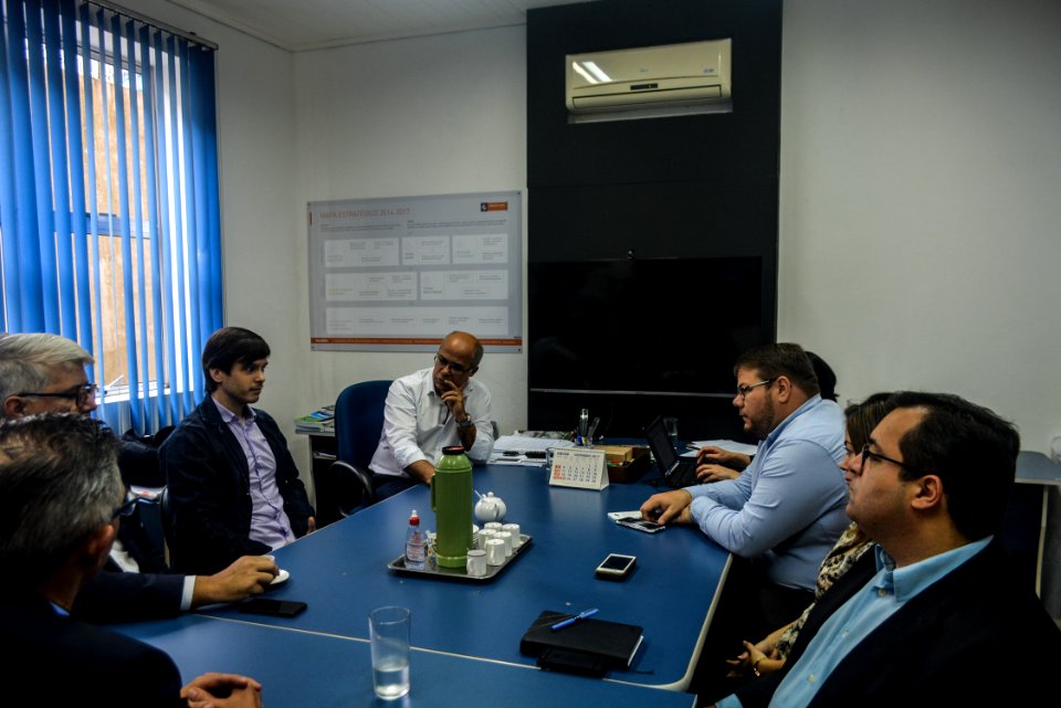 04.12.2017 - Prefeito em exercício Luiz Henrique Viana participa da reunião semanal do comitê gestor do programa de parcerias do munícipio.