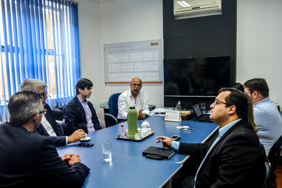 04.12.2017 - Prefeito em exercício Luiz Henrique Viana participa da reunião semanal do comitê gestor do programa de parcerias do munícipio.