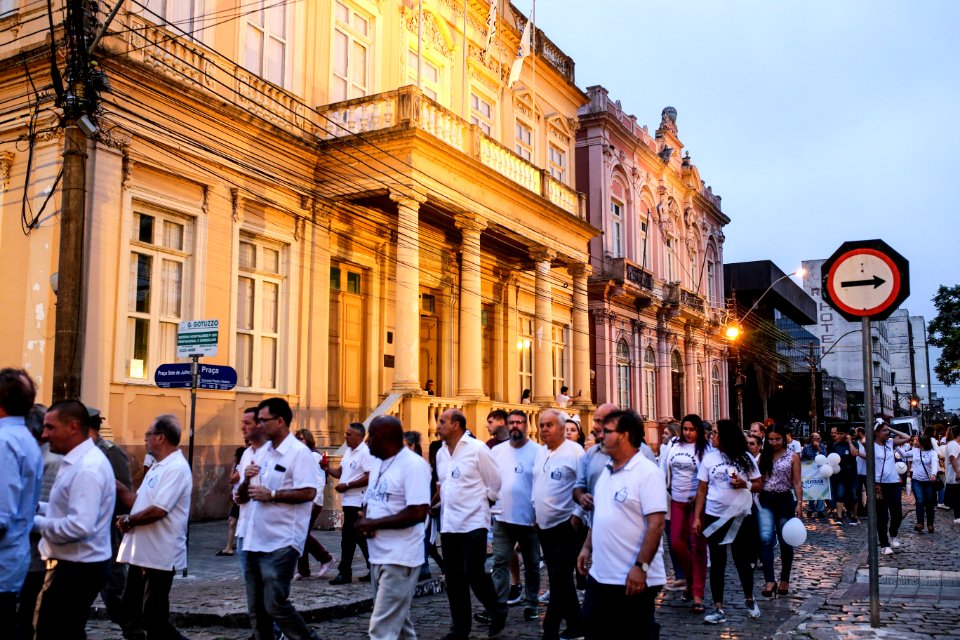 20.12.2017 - Prefeita Paula Mascarenhas e vice Idemar Barz na Noite da Paz - Caminhada Aliança Pelotas