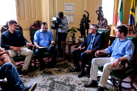 04.12.2017 - Prefeito em exercício Luiz Henrique Viana recebe visita do Deputado Federal Jeronimo Goergen (PP) para entrega de uma Emenda