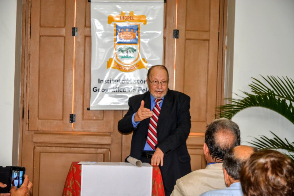 14.12.2017 - Vice-prefeito Idemar Barz na entrega de títulos sociais beneméritos do IHGPEL - Instituto Histórico Geográfico de Pelotas