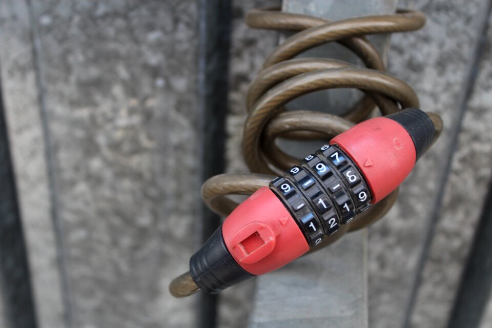 Combination locks to lockable