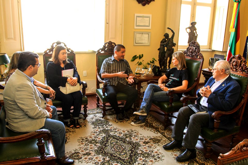 20.04.2018 - Prefeita Paula Mascarenhas durante reunião com Dr. Marcelo Malizia Cabral e com secretário de Administração e Recursos Humanos, Abel Dourado - Foto: Gustavo Vara