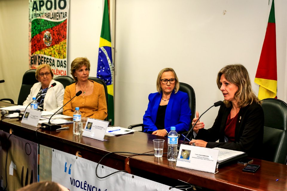 04.12.2017 - Prefeita Paula Mascarenhas na primeira audiência pública da Frente Parlamentar no Plenarinho da Assembleia Legislativa em Porto Alegre RS