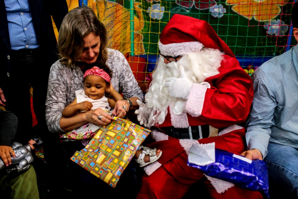 19.12.2017 - Prefeita Paula Mascarenhas na Festa de Natal Para as Crianças dos Abrigos