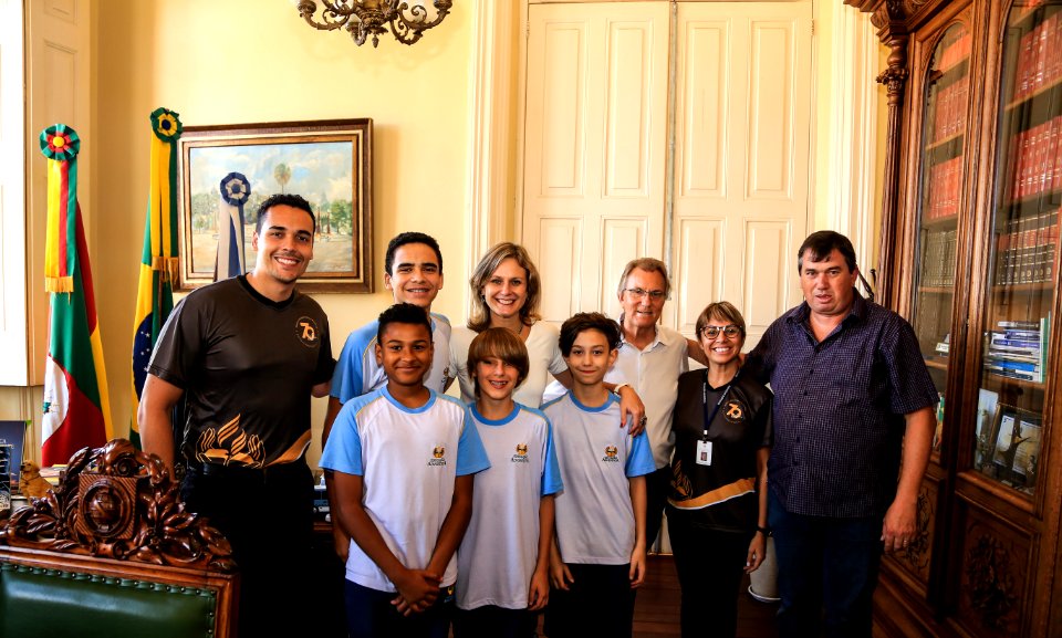11.04.2018 - Prefeita Paula Mascarenhas durante entrega de uma homenagem dos alunos da Escola Adventista pelo dia do prefeito - Foto: Gustavo Vara