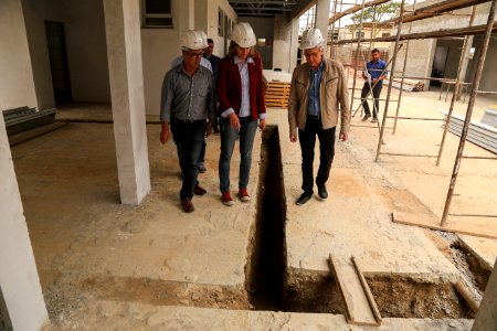 30.11.2017 - Prefeita Paula Mascarenhas e vice Idemar Barz em visita à rua 4 e a EMEI Navegantes