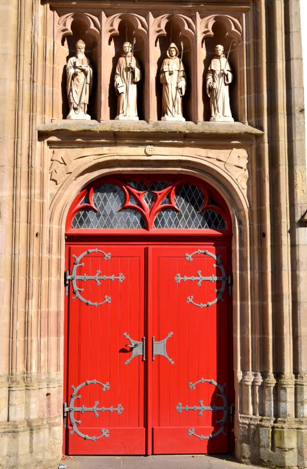 Input red door