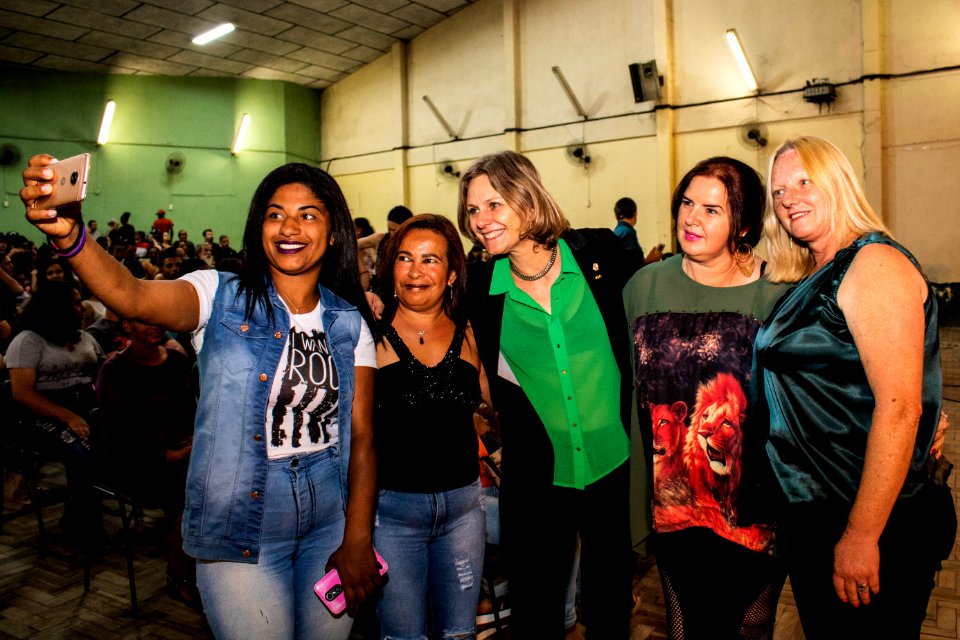 29.11.2019 - Prefeita Paula Mascarenhas e o vice Idemar Barz prestigiam a formatura dos cursos do projeto de Geração de Emprego e Renda da SHRF - Foto Michel Corvello
