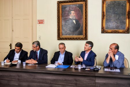 14.12..2017 - Prefeita Paula Mascarenhas em reunião com Vereador Fabrício Tavares e Empresários Portugueses