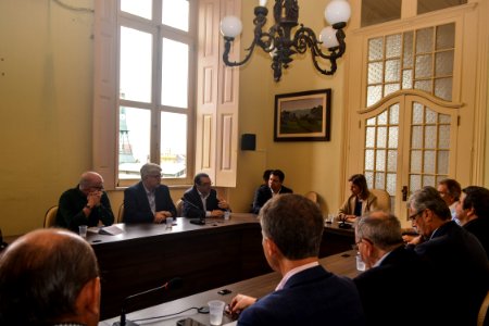 14.12..2017 - Prefeita Paula Mascarenhas em reunião com Vereador Fabrício Tavares e Empresários Portugueses