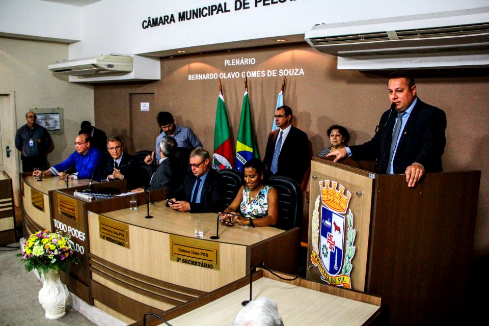 29.12.2017 - Vice-prefeito Idemar Barz na posse do presidente da câmara de vereadores de Pelotas, Anderson  Garcia