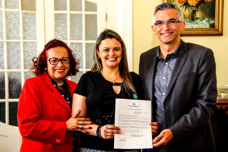 05.12.2017 - Prefeito em Exercício Luiz Henrique Viana na assinatura da Lei do “Dezembro Verde” – Vereadora Cristina Oliveira