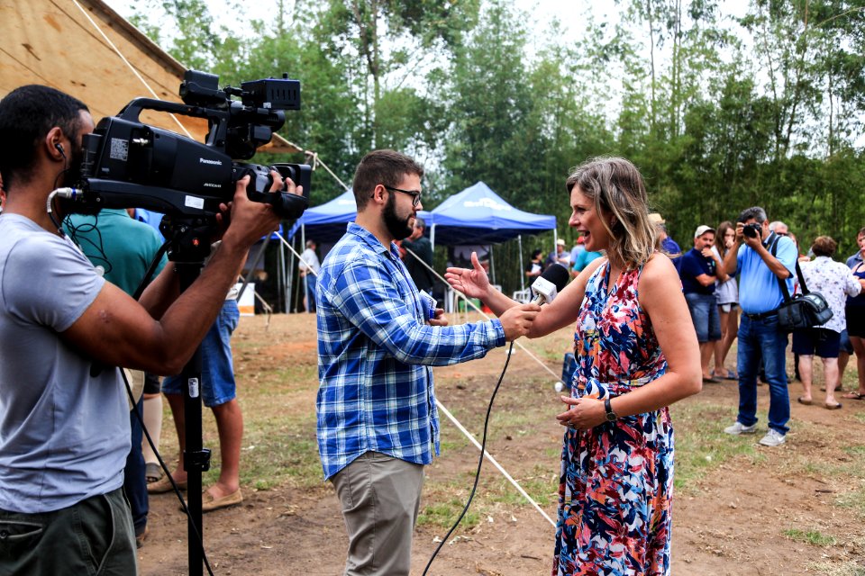 27.01.2018 - Prefeita Paula Mascarenhas durante abertura e Festa da Colheita da Uva, 8º Distrito, Colônia Santa Helena, propriedade de Dirceu Kurz - Foto: Gustavo Vara