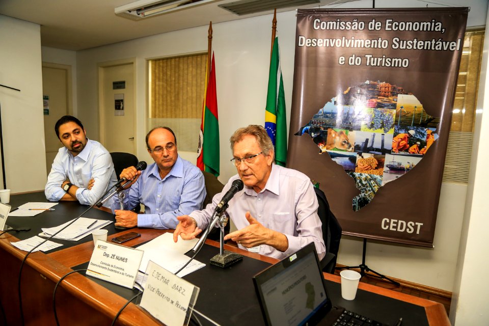 04.12.2017 - Vice-prefeito Idemar Barz na Audiência Pública da Comissão de Economia e Desenvolvimento Sustentável