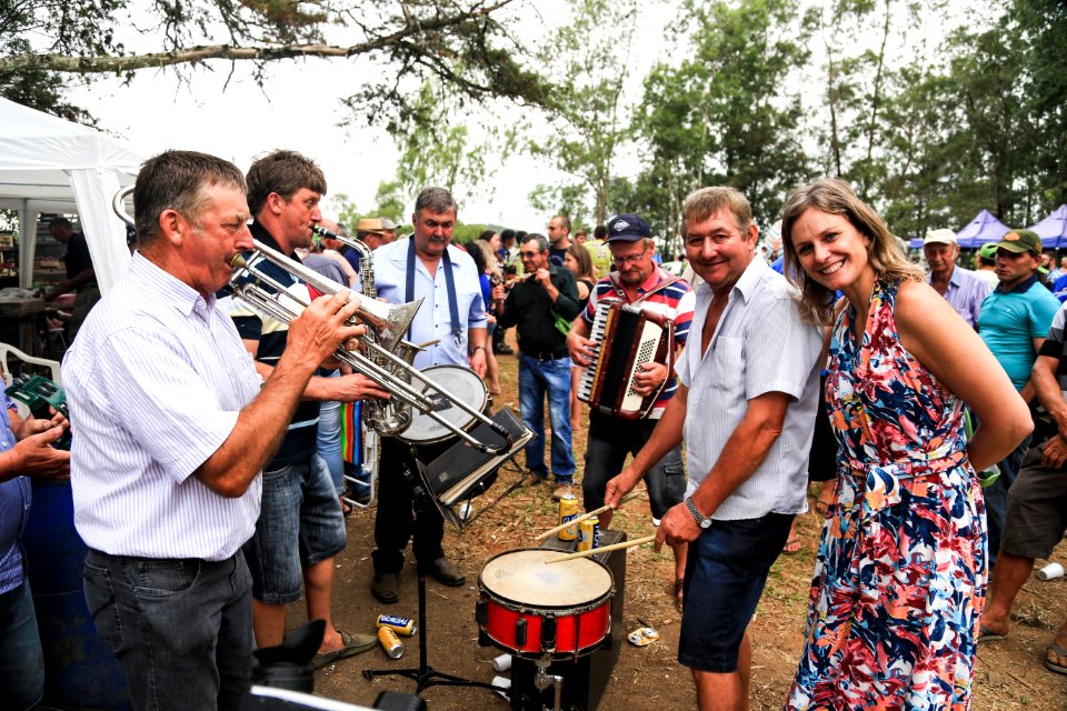27.01.2018 - Prefeita Paula Mascarenhas durante abertura e Festa da Colheita da Uva, 8º Distrito, Colônia Santa Helena, propriedade de Dirceu Kurz - Foto: Gustavo Vara