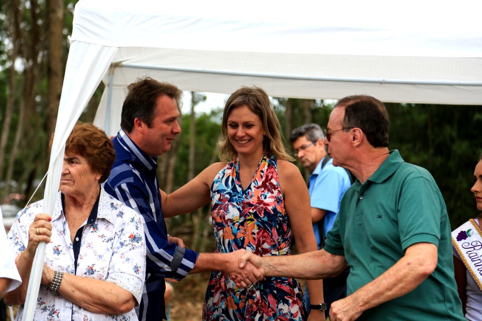 27.01.2018 - Prefeita Paula Mascarenhas durante abertura e Festa da Colheita da Uva, 8º Distrito, Colônia Santa Helena, propriedade de Dirceu Kurz - Foto: Gustavo Vara