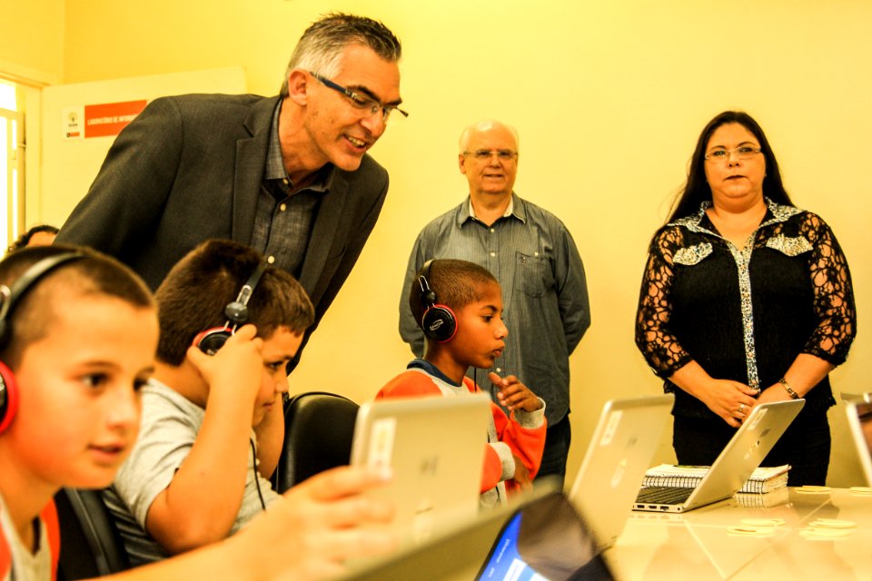 05.12.2017 - Prefeito em Exercício Luiz Henrique Viana na entrega do Laboratório de Informática Khan Academy na EMEF Prof. Daura Ferreira Pinto