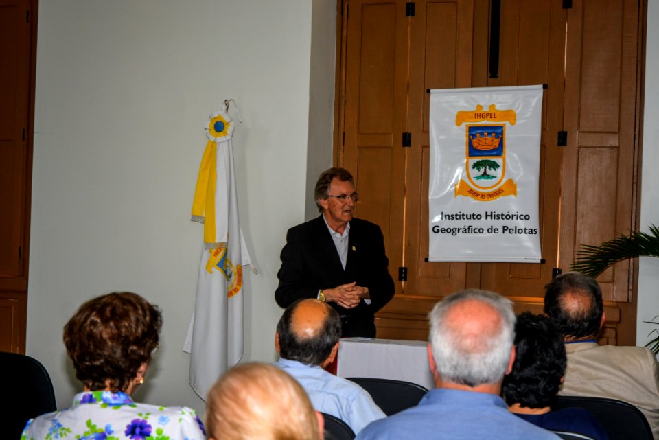 14.12.2017 - Vice-prefeito Idemar Barz na entrega de títulos sociais beneméritos do IHGPEL - Instituto Histórico Geográfico de Pelotas