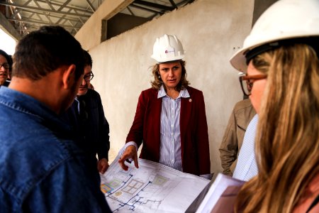30.11.2017 - Prefeita Paula Mascarenhas e vice Idemar Barz em visita à rua 4 e a EMEI Navegantes