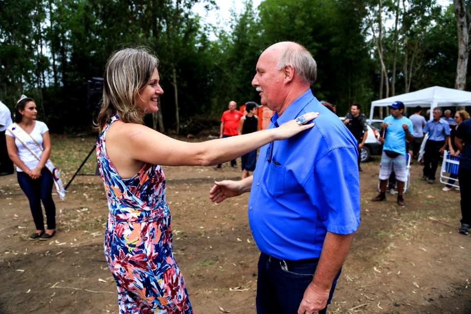 27.01.2018 - Prefeita Paula Mascarenhas durante abertura e Festa da Colheita da Uva, 8º Distrito, Colônia Santa Helena, propriedade de Dirceu Kurz - Foto: Gustavo Vara