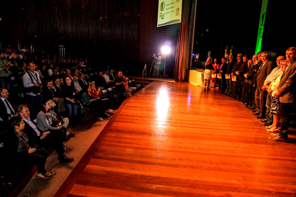 04.12.2017 - Vice-Prefeito Idemar Barz na entrega do prêmio destaque no desenvolvimento do agronegócio gaúcho em Porto Alegre RS