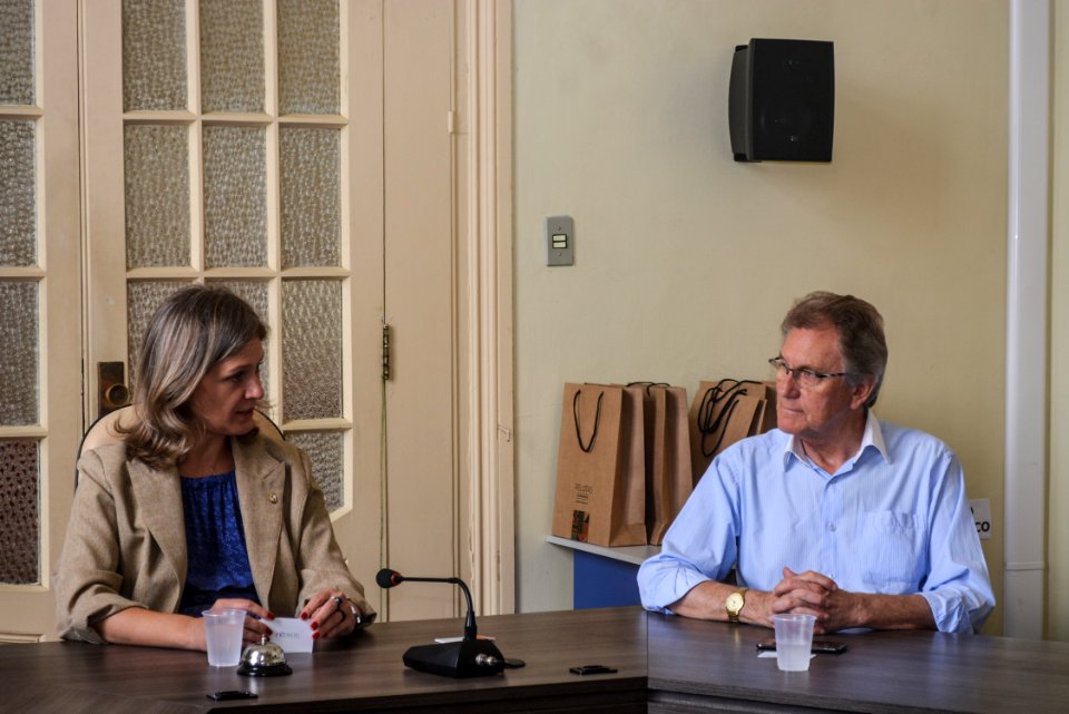 14.12..2017 - Prefeita Paula Mascarenhas em reunião com Vereador Fabrício Tavares e Empresários Portugueses