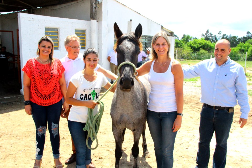 01.03.2018 - Gab Prefeita - Entrega de cavalos e visita as novas instalações da hospedaria - Foto Marcel Avila