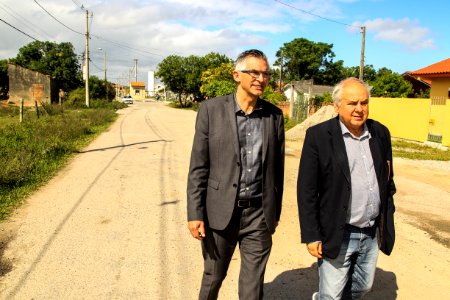 05.12.2017 - Prefeito em exercício Luiz Henrique Viana durante visita na rua Cidinei Alves Dias no Jardim Europa