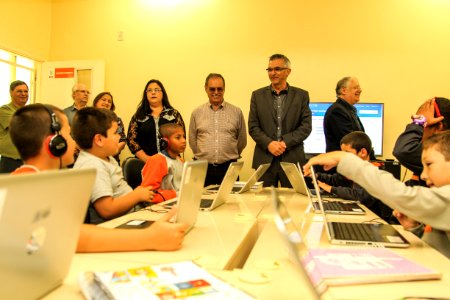 05.12.2017 - Prefeito em Exercício Luiz Henrique Viana na entrega do Laboratório de Informática Khan Academy na EMEF Prof. Daura Ferreira Pinto