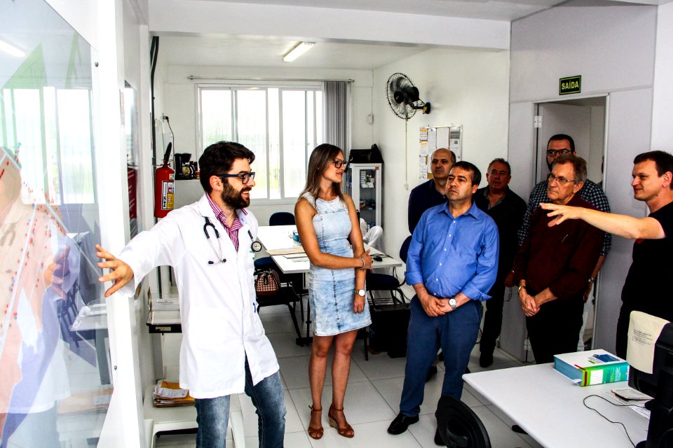 17.01.2018 - Vice-prefeito Idemar Barz e o deputado federal Ronaldo Nogueira visitam a UBS Sanga Funda e as obras da UPA Bento