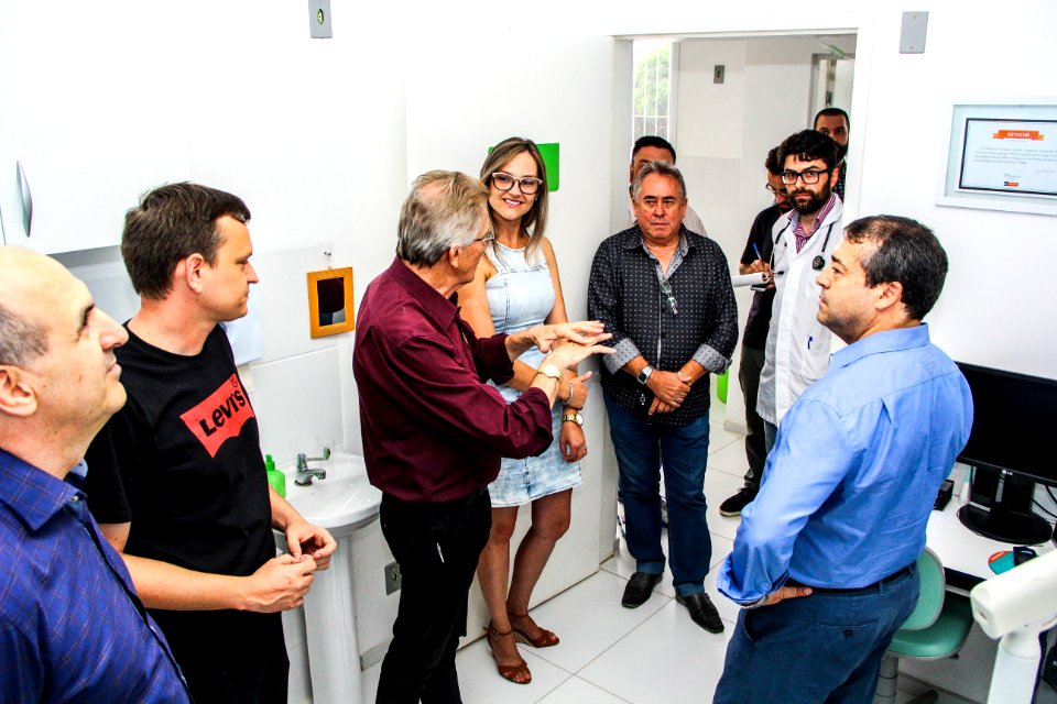 17.01.2018 - Vice-prefeito Idemar Barz e o deputado federal Ronaldo Nogueira visitam a UBS Sanga Funda e as obras da UPA Bento