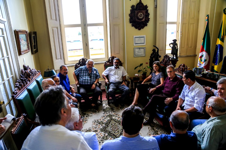 05.01.2018 - Prefeita Paula Mascarenhas recebe o convite para Posse do Gran Mestre da Maçonaria