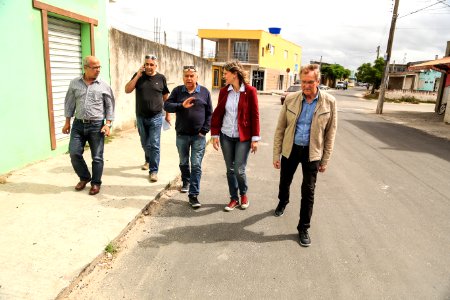 30.11.2017 - Prefeita Paula Mascarenhas e vice Idemar Barz em visita à rua 4 e a EMEI Navegantes