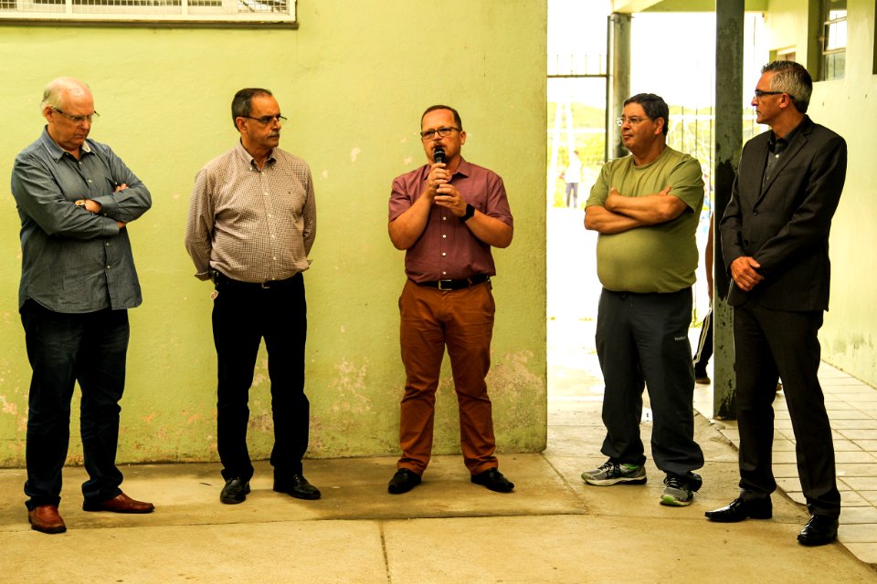 05.12.2017 - Prefeito em exercício Luiz Henrique Viana durante entrega do Laboratório de Informática Khan Academy na EMEF João da Silva Silveira