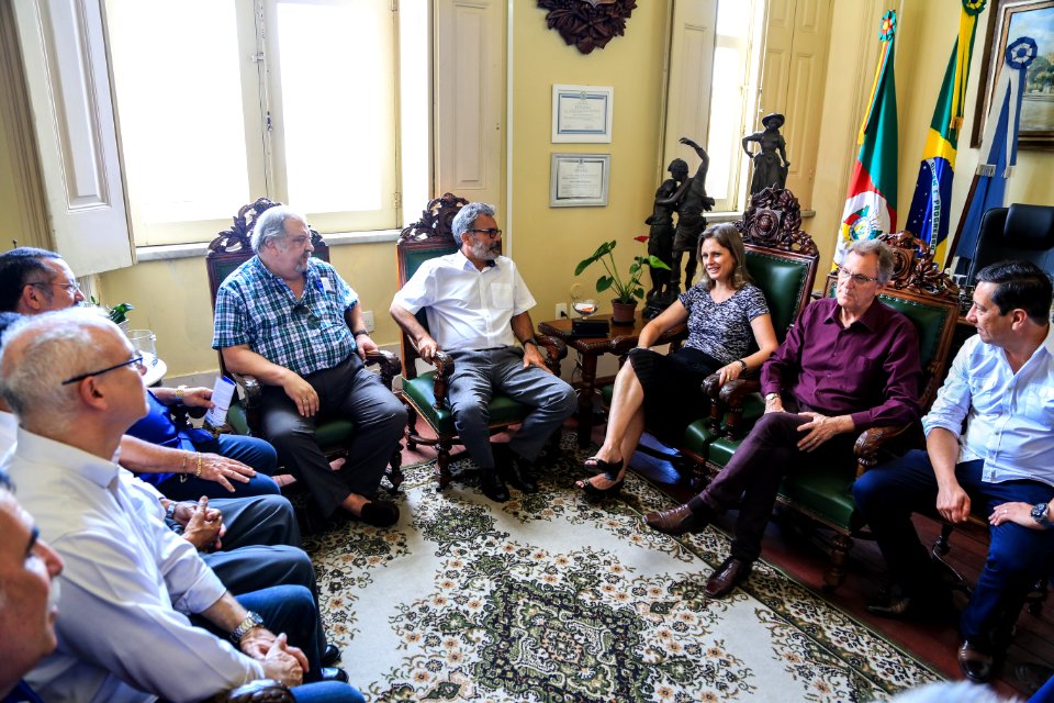 05.01.2018 - Prefeita Paula Mascarenhas recebe o convite para Posse do Gran Mestre da Maçonaria