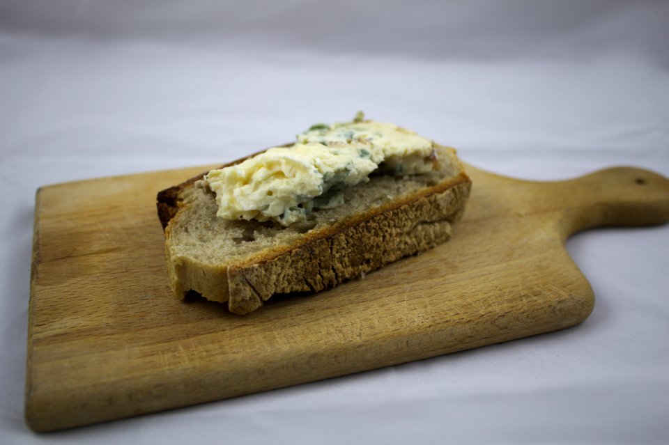 Fourme d'ambert sur tranche de pain