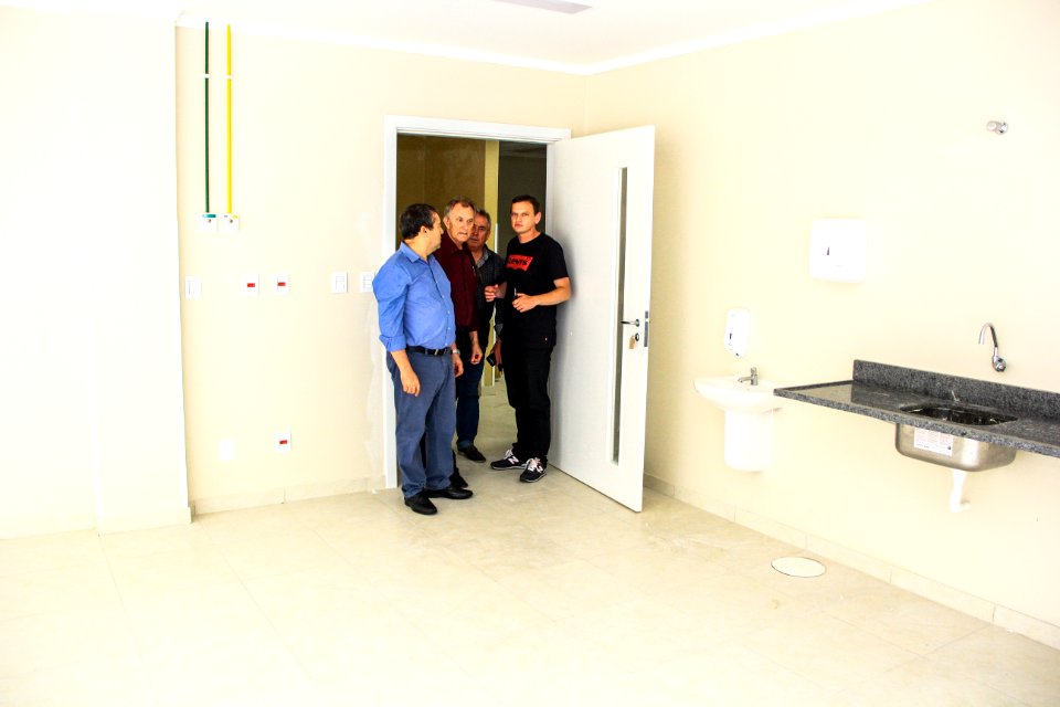 17.01.2018 - Vice-prefeito Idemar Barz e o deputado federal Ronaldo Nogueira visitam a UBS Sanga Funda e as obras da UPA Bento