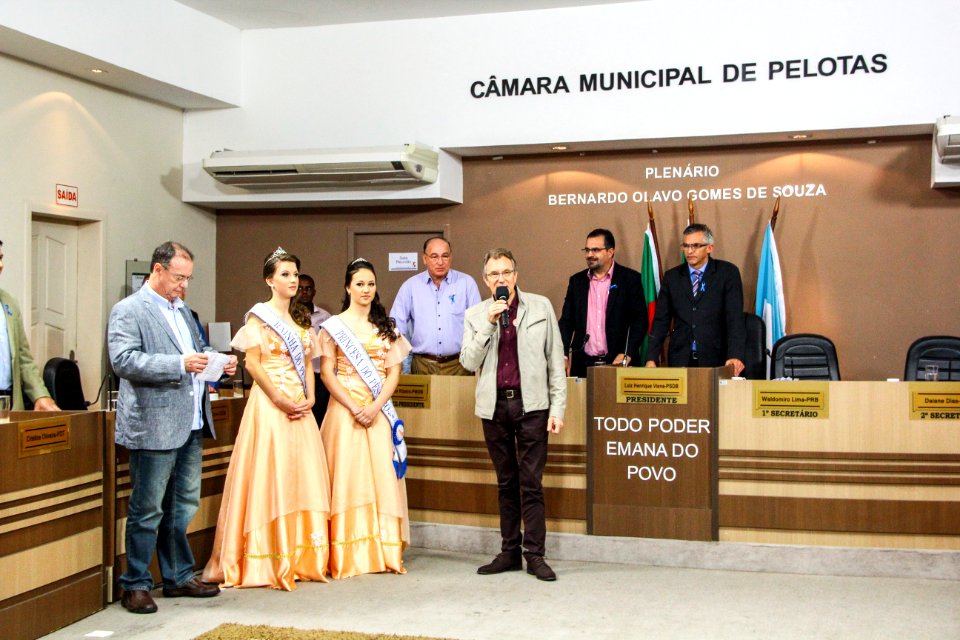 07.11.2017 - Vice-prefeito Idemar Barz e Corte do Pêssego 2017 em visita a Câmara de Vereadores