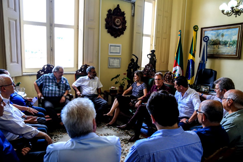 05.01.2018 - Prefeita Paula Mascarenhas recebe o convite para Posse do Gran Mestre da Maçonaria