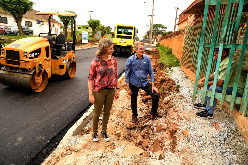 10.11.2017 - Prefeita Paula Mascarenhas em visita na avenida Ildefonso Simões Lopes