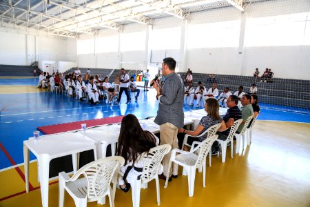 05.01.2018 - Prefeita Paula Mascarenhas na entrega das faixas pretas aos alunos de escolas municipais do Dunas e membros dos projeto Vida Ativa e Quem Luta Não Briga