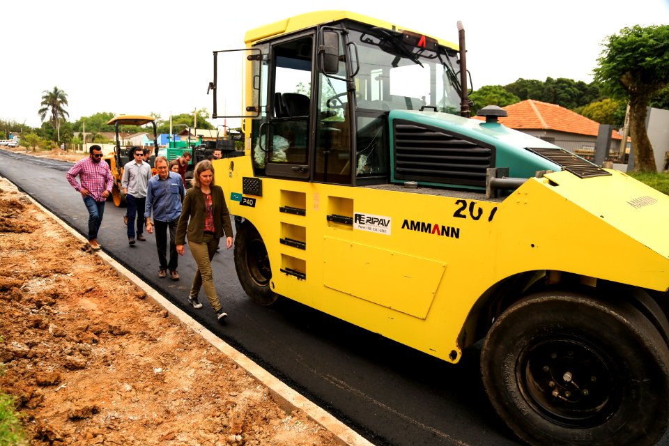10.11.2017 - Prefeita Paula Mascarenhas em visita na avenida Ildefonso Simões Lopes