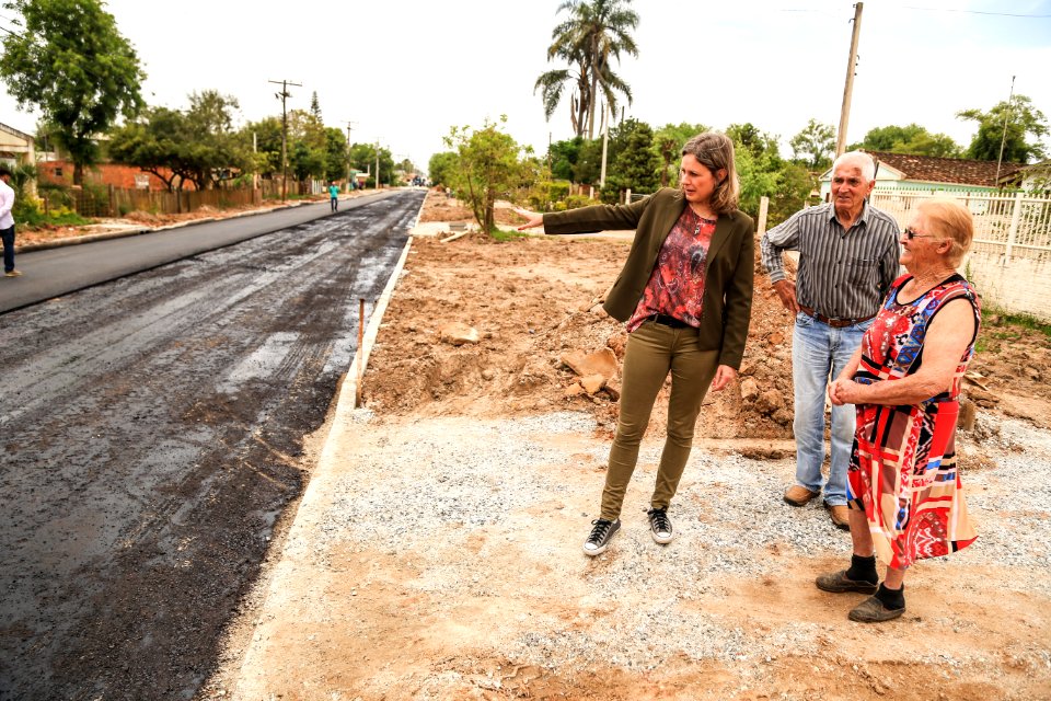 10.11.2017 - Prefeita Paula Mascarenhas em visita na avenida Ildefonso Simões Lopes