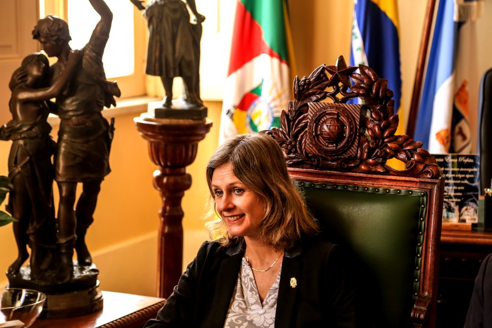 29.11.2017 - Prefeita Paula Mascarenhas e vice Idemar Barz recebem visita de Comitiva de Portugal